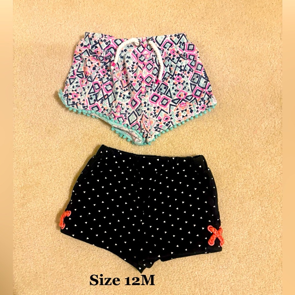 (2) Baby Girl Pattern Shorts-12M